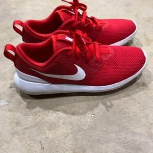 Nike boys golf shoes size 5